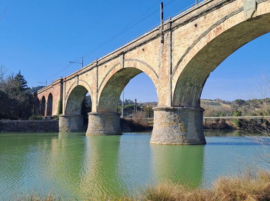 Pista ciclopedonale lungo il Tevere nei pressi di Ponte San Giovanni, Perugia